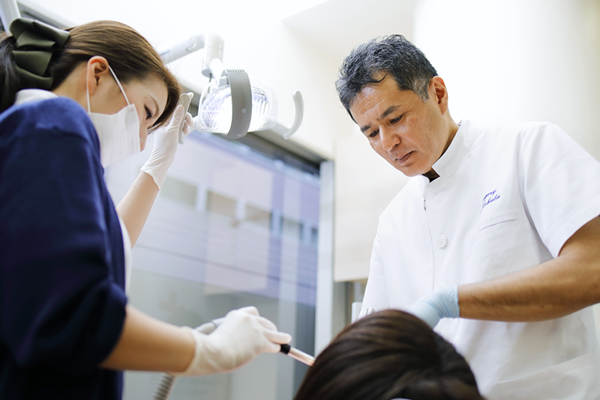 虫歯、歯周病のメインテナンスから患者様の生涯のサポートを目指して